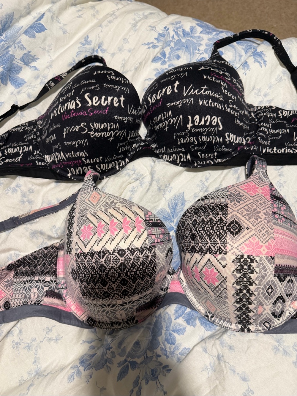 34 DDD Victoria’s Secret Black Logo & Pink Patterned Molded Bras - Pack of 2